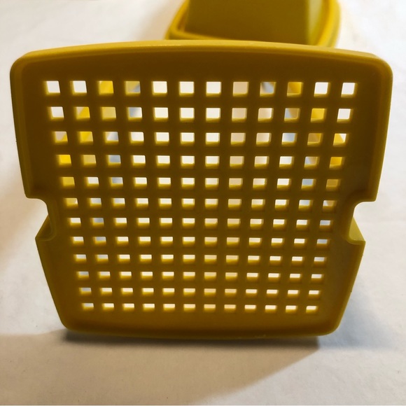 Vintage Tupperware Pickle Keeper Yellow 1332-8 - Picture 10 of 12